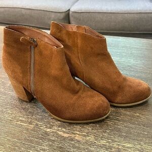 Urban Outfitters Ecote camel tan cow suede ankle boot booties women 9 block heel